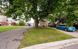 7 HILLPARK TRAIL | Brampton Ontario | Slide Image Two