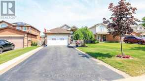 36 BENJAMIN LANE | Barrie Ontario | Slide Image One