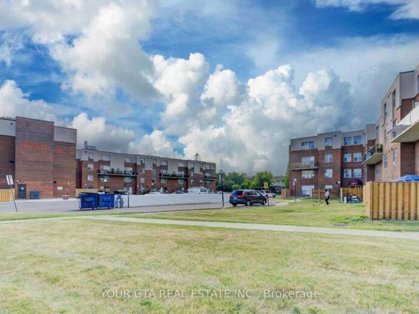 122 - 1055 B FORESTWOOD DRIVE, Mississauga, Ontario L5C 2T8