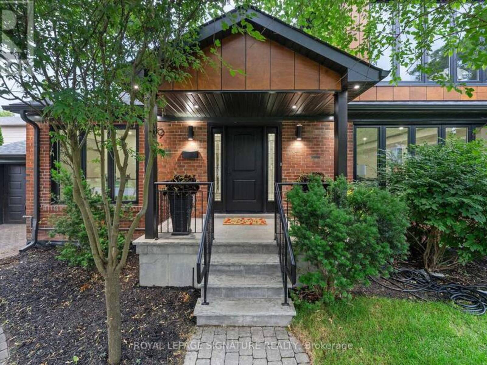29 BLAKETON ROAD, Toronto, Ontario M9B 4W4