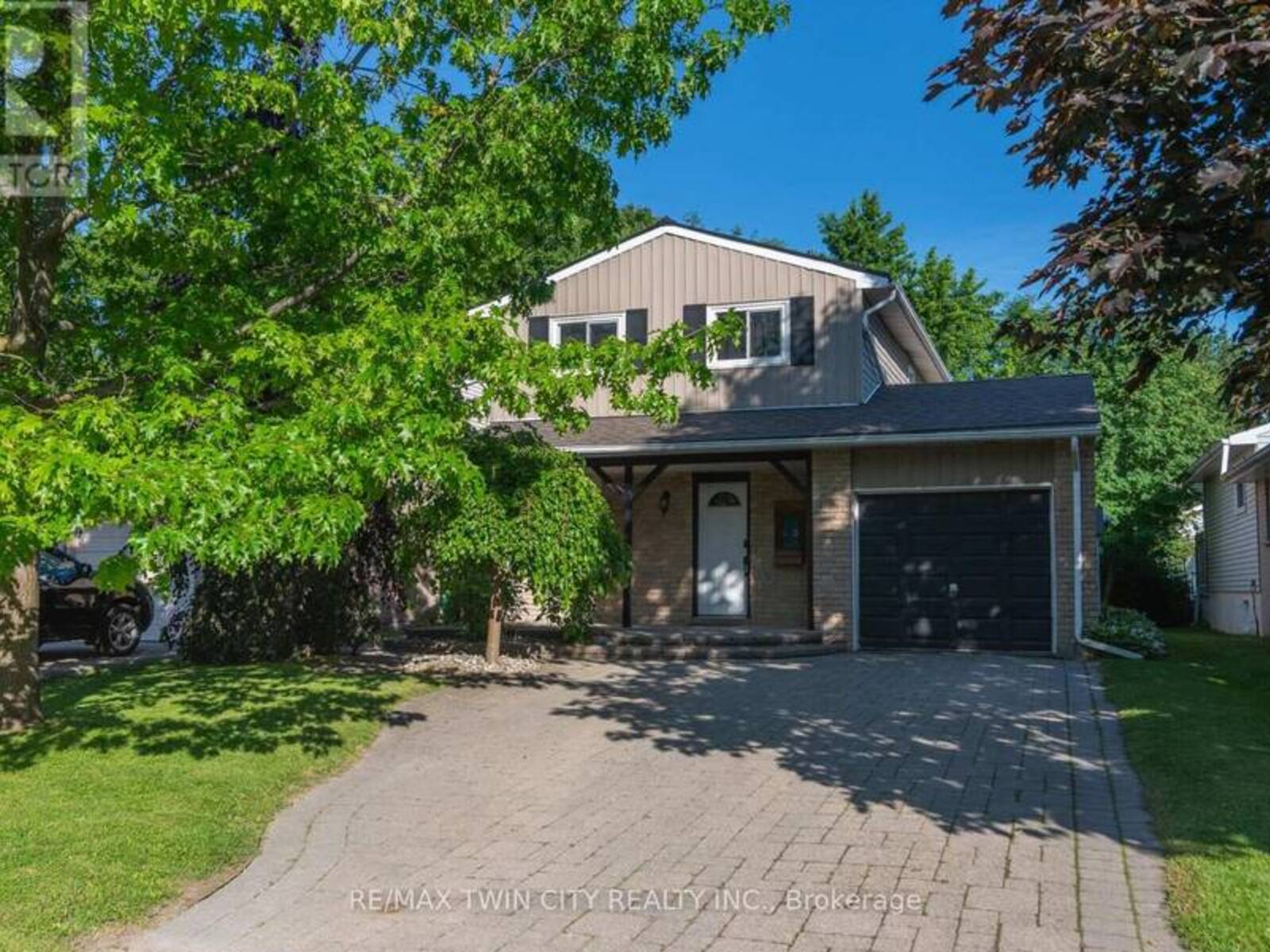 162 PARKSIDE DRIVE E, Fergus, Ontario N1M 3E8