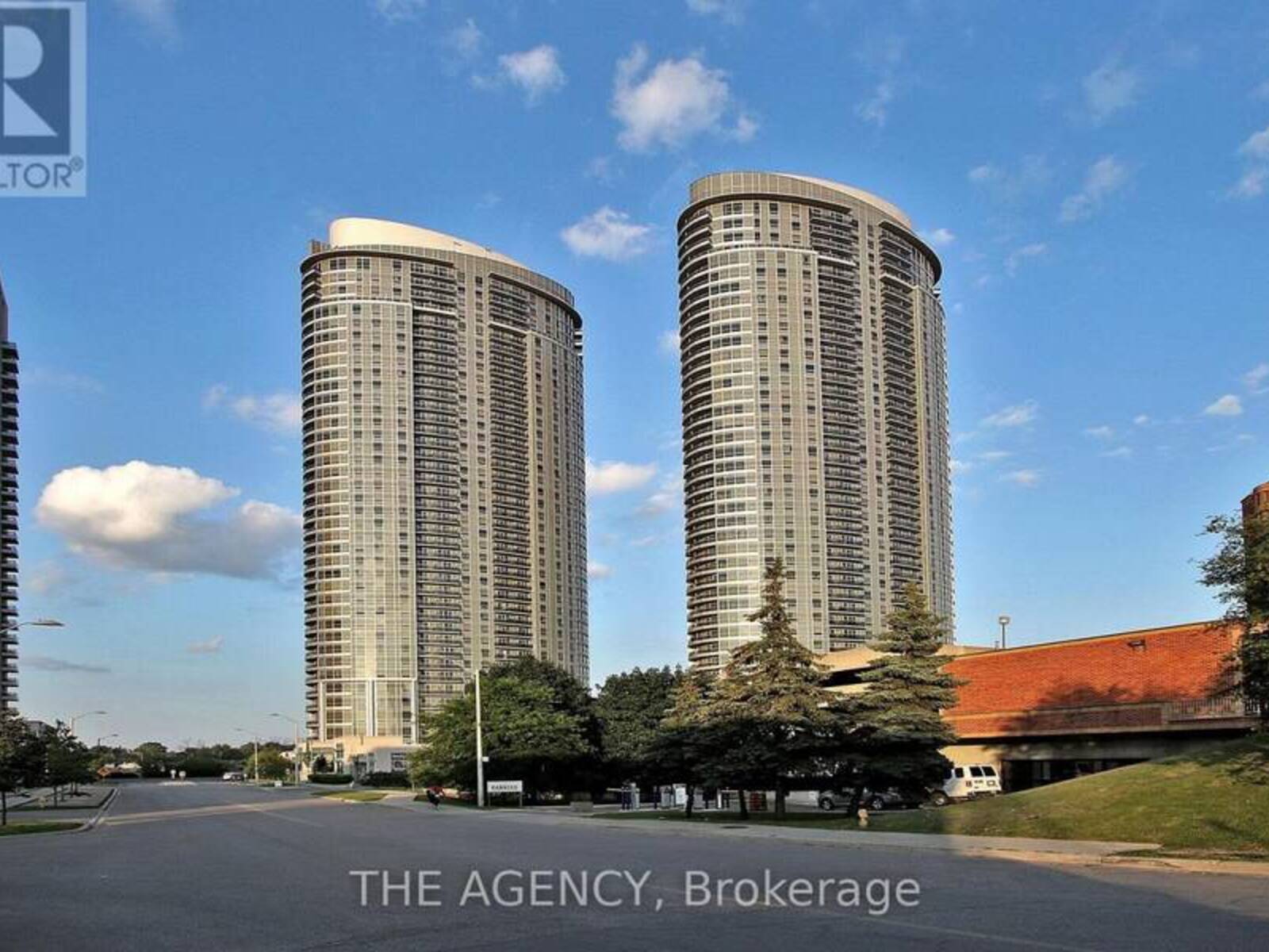 1015 - 135 VILLAGE GREEN SQUARE, Toronto, Ontario M1S 0G4