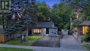 208 PALMERSTON AVENUE | Whitby Ontario | Slide Image Fourteen