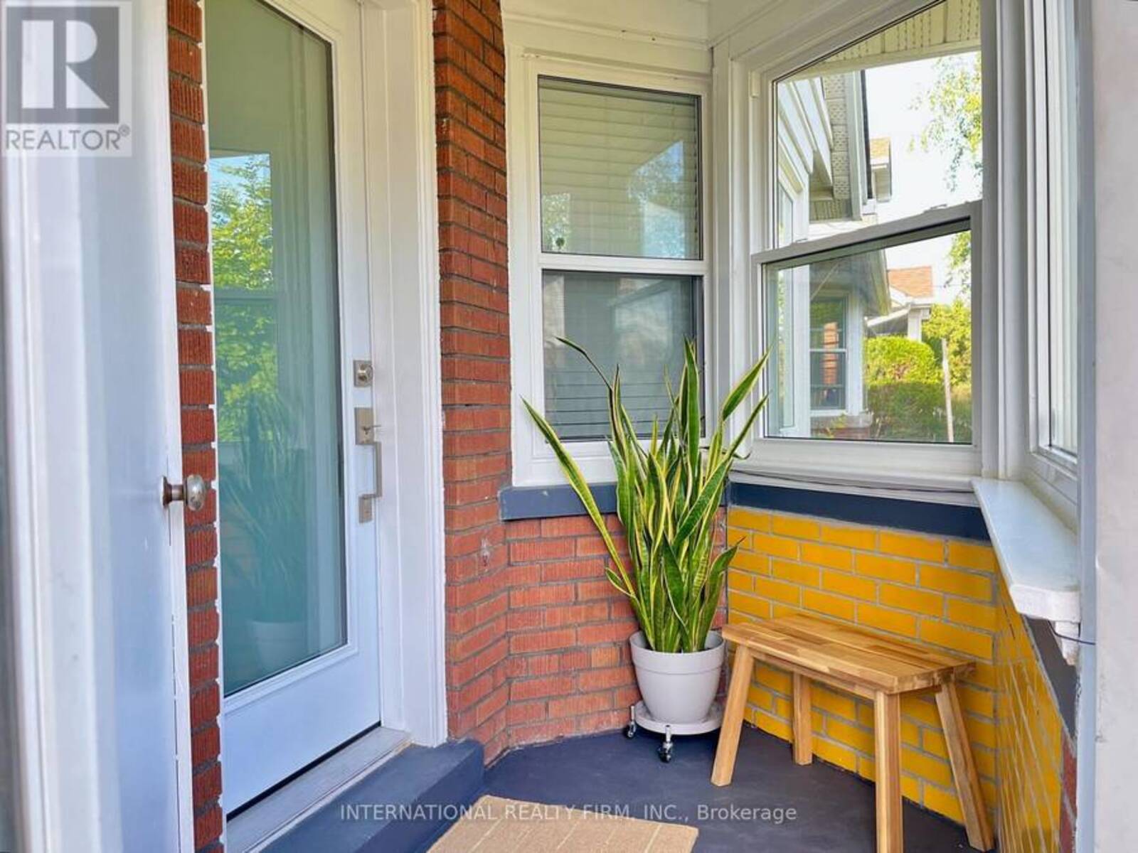 688 SAMMON AVENUE, Toronto, Ontario M4C 2E4