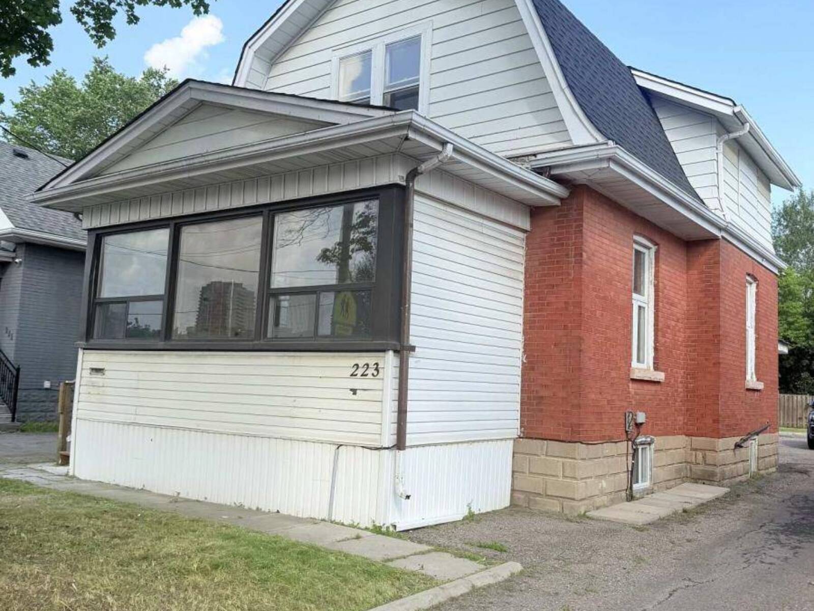 223 QUEEN STREET W, Brampton, Ontario L6Y 1M6