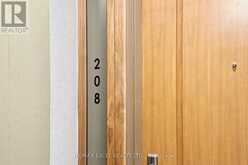 208 - 9 STOLLERY POND CRESCENT | Markham Ontario | Slide Image Nine