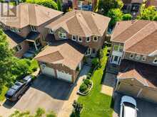 267 PINNACLE TRAIL | Aurora Ontario | Slide Image Two