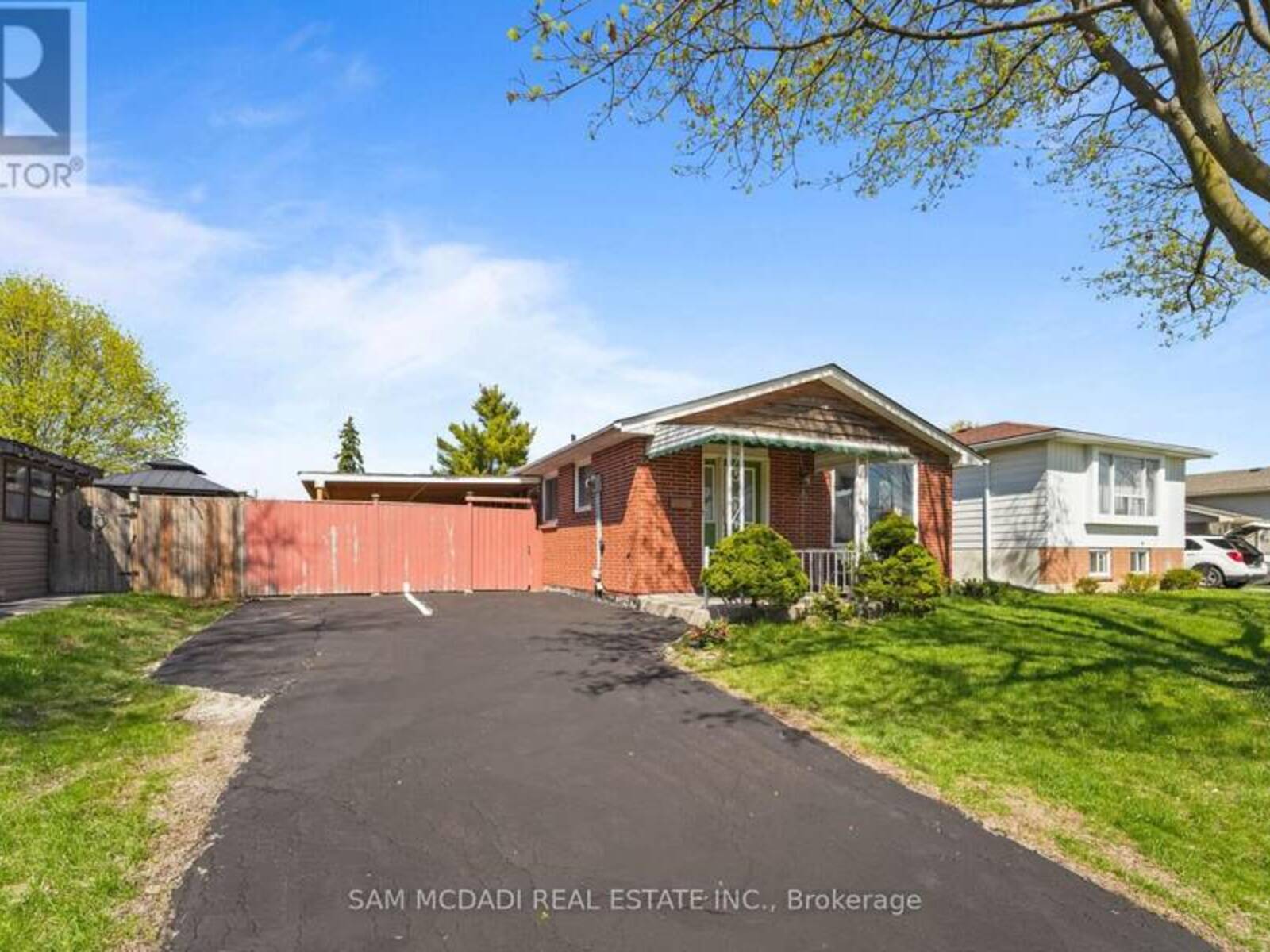 79 LOCHEED DRIVE, Hamilton, Ontario L8T 4L5