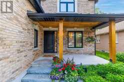 8 BRENT ROAD | East Gwillimbury Ontario | Slide Image Four