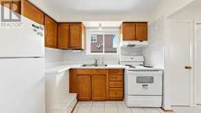86 BRIAN DRIVE | Toronto Ontario | Slide Image Twelve