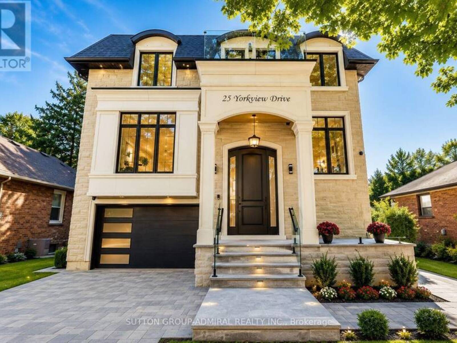 25 YORKVIEW DRIVE, Toronto, Ontario M8Z 2G1