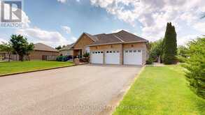 35 GOLFVIEW BOULEVARD | Bradford West Gwillimbury Ontario | Slide Image Two