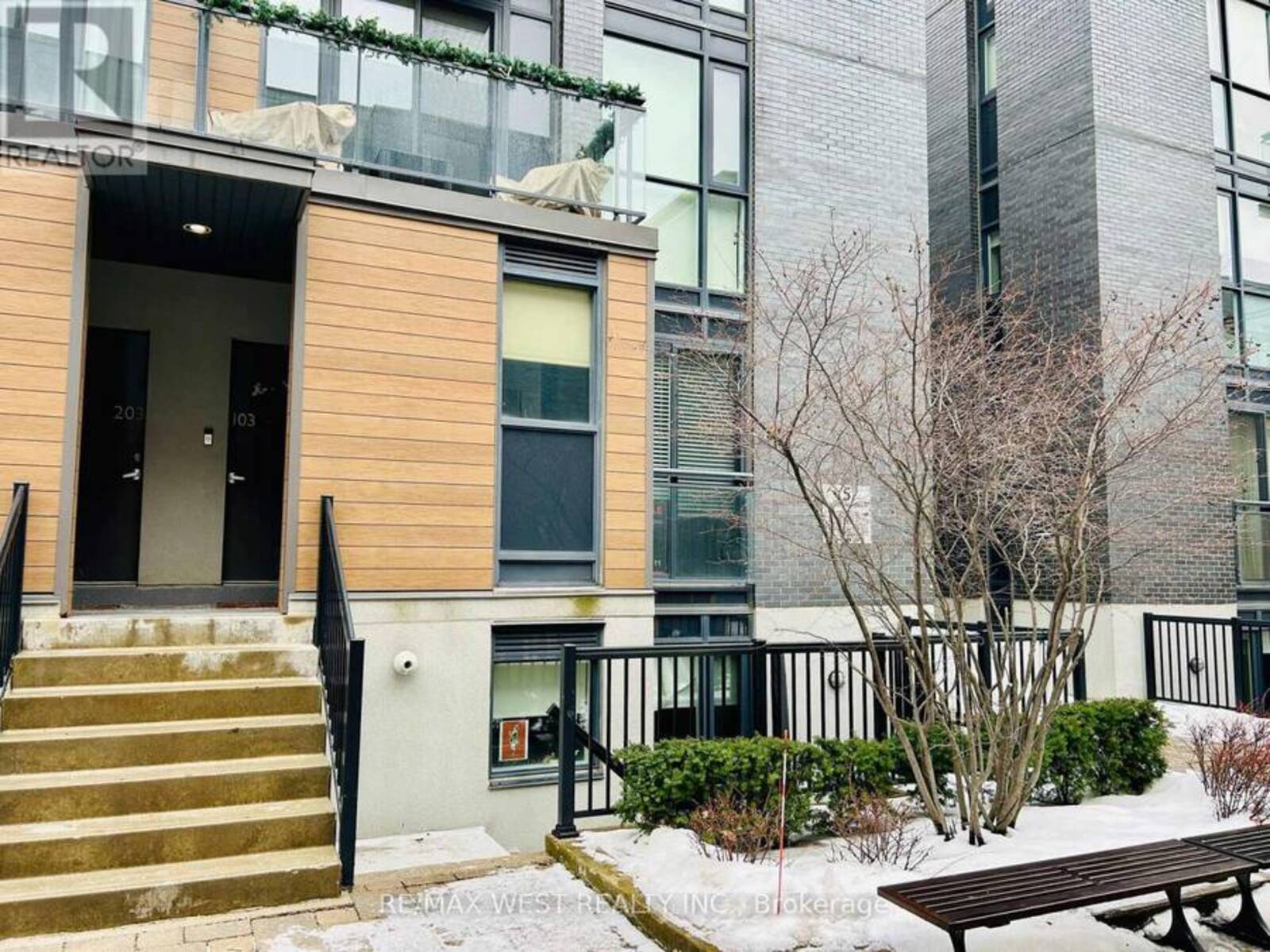 102 - 5 SOUSA MENDES STREET, Toronto, Ontario M6P 0A8