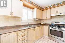 230 MARY ANNE DRIVE | Barrie Ontario | Slide Image Seven