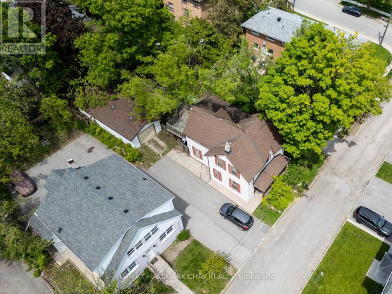 4 EAST STREET, Barrie, Ontario L4M 2N4