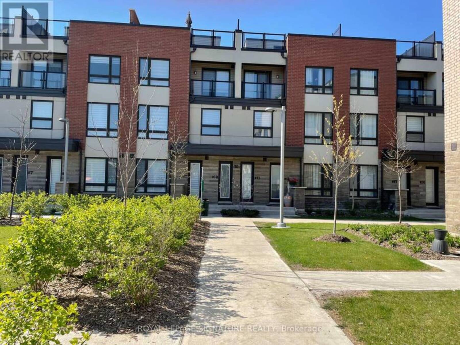 11 - 20 WOODSTREAM DRIVE, Toronto, Ontario M9W 0G1
