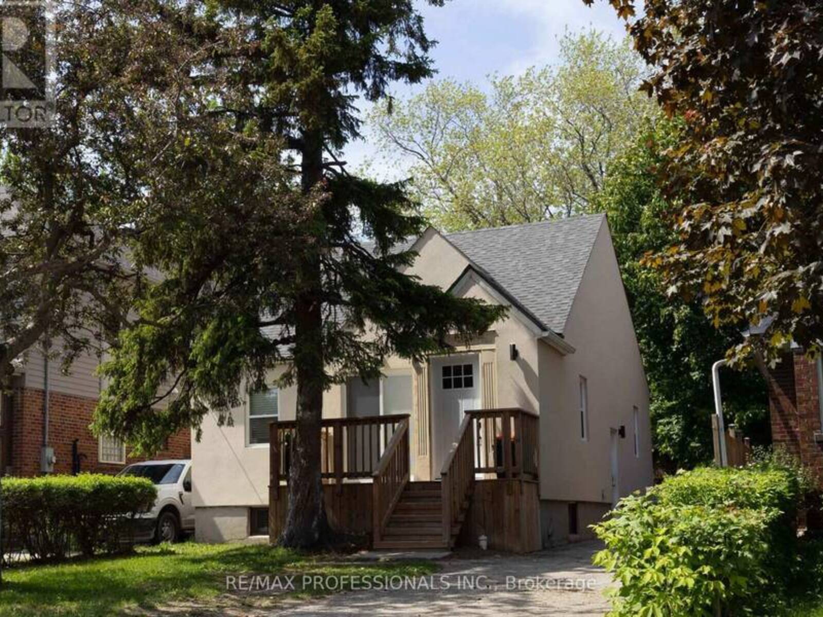 76 MACDONALD STREET, Toronto, Ontario M8V 1Y4