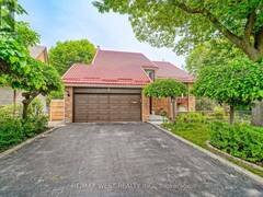 18 TRILLIUM COURT Brampton Ontario, L6S 3L8