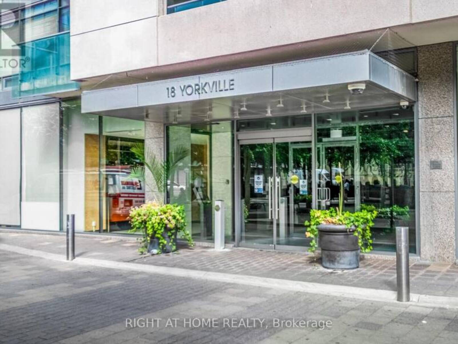 305 - 18 YORKVILLE AVENUE, Toronto, Ontario M4W 3Y8
