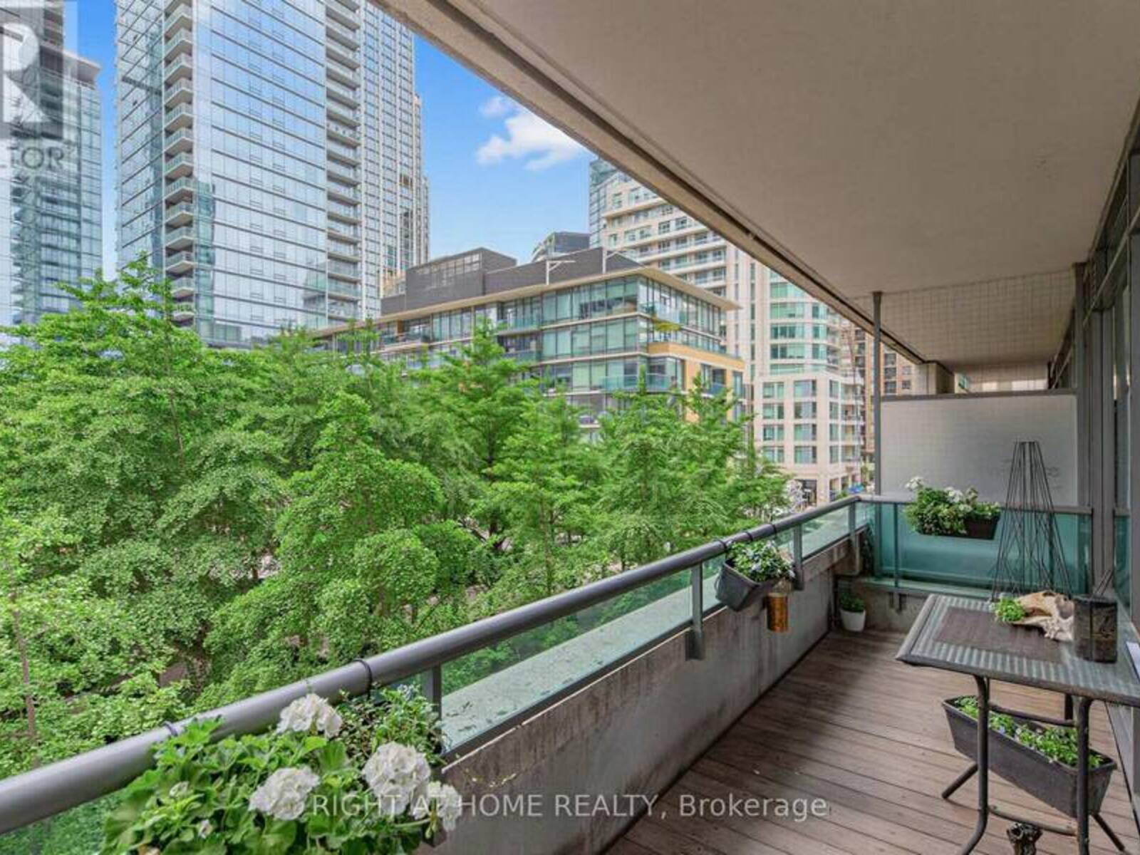 305 - 18 YORKVILLE AVENUE, Toronto, Ontario M4W 3Y8