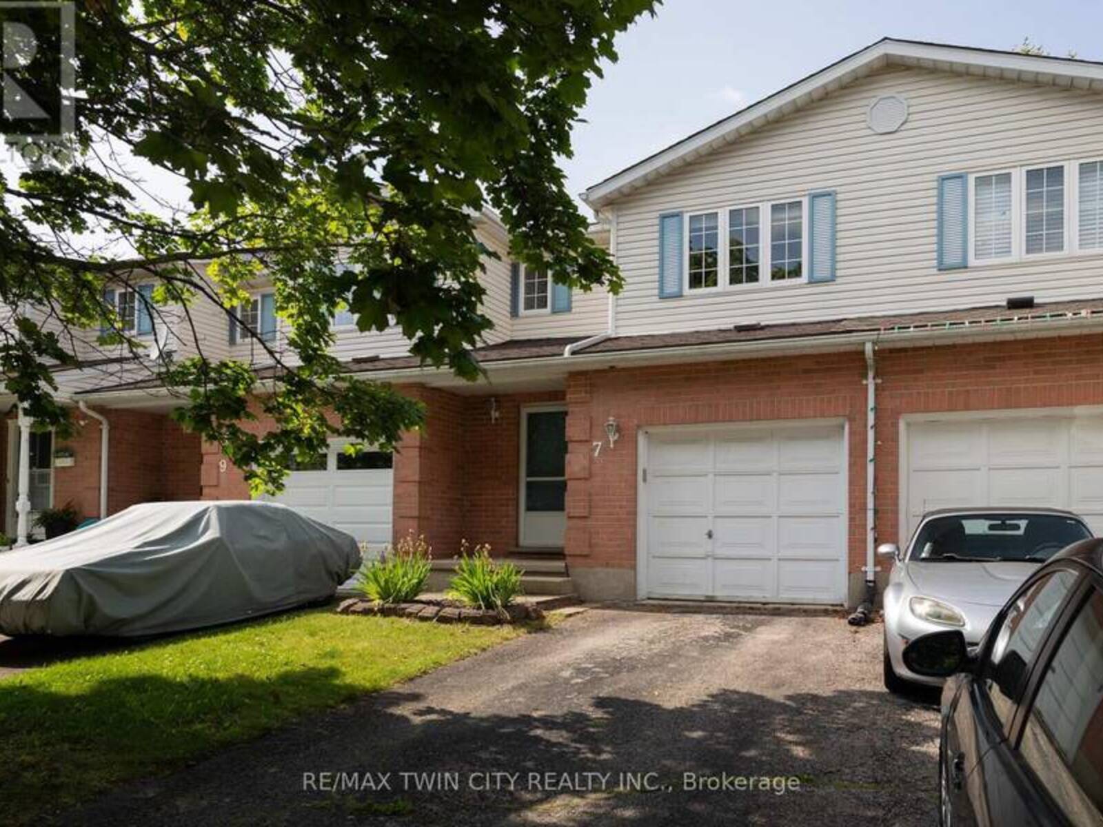 7 GRAYSTONE COURT, Paris, Ontario N3L 3Y1