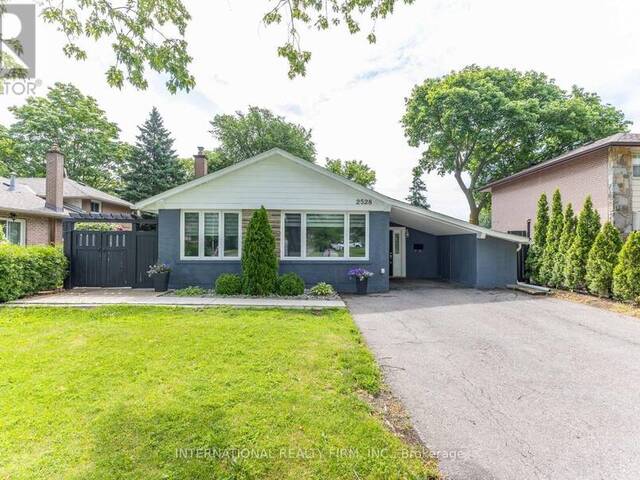 2528 TRUSCOTT DRIVE Mississauga Ontario, L5J 2B5 - 4 Bedrooms Home For Sale