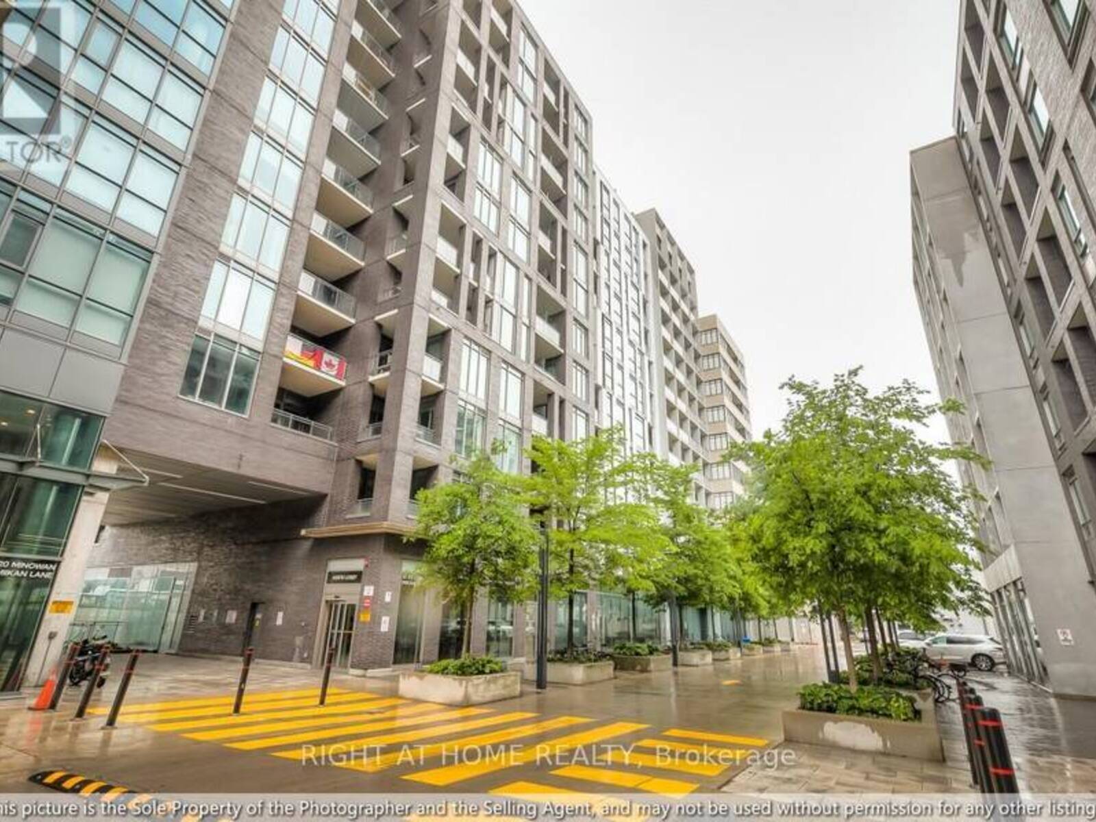 419 - 20 MINOWAN MIIKAN LANE, Toronto, Ontario M6J 0E5