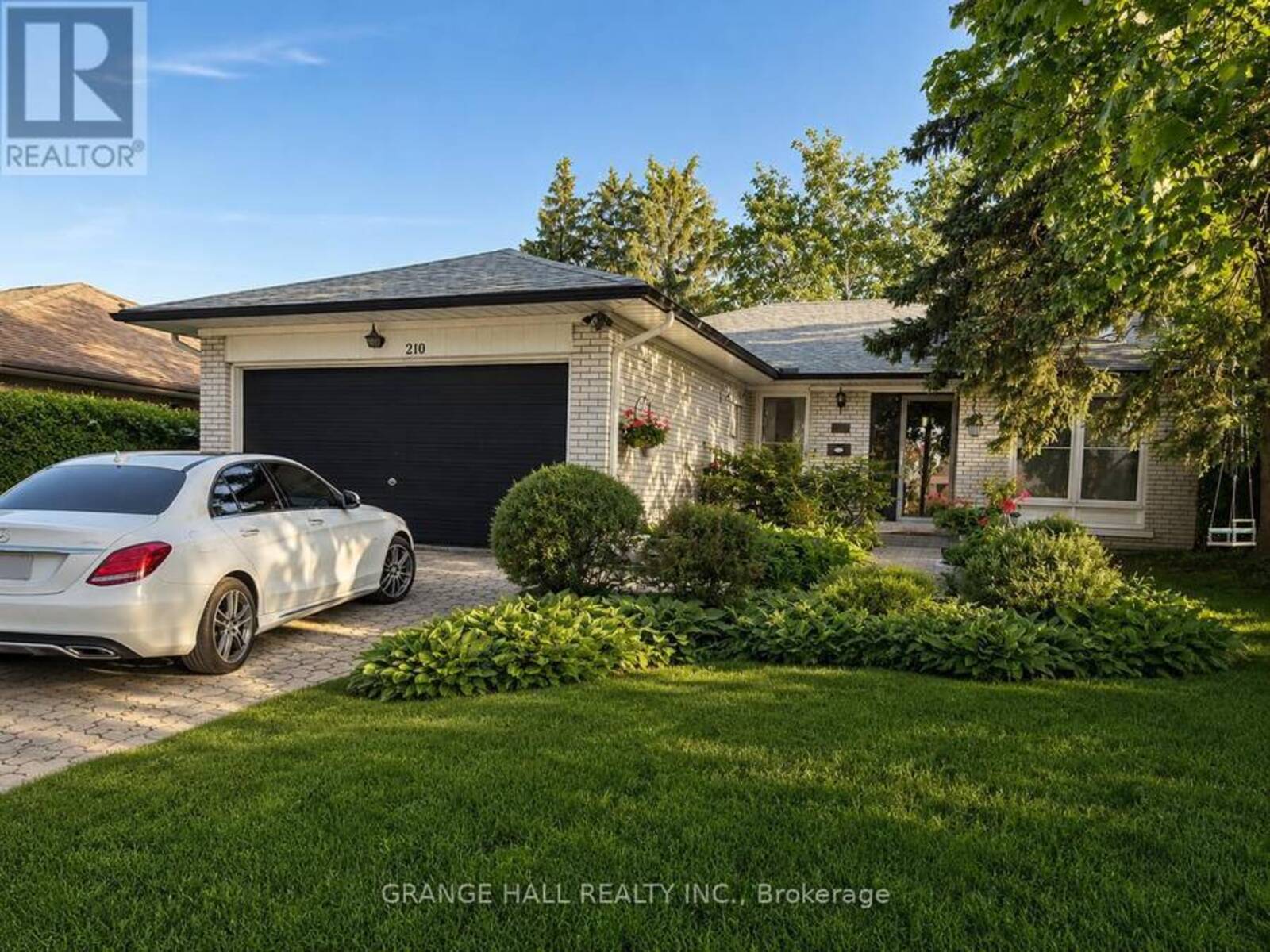 210 LLOYD MANOR ROAD, Toronto, Ontario M9B 5K6