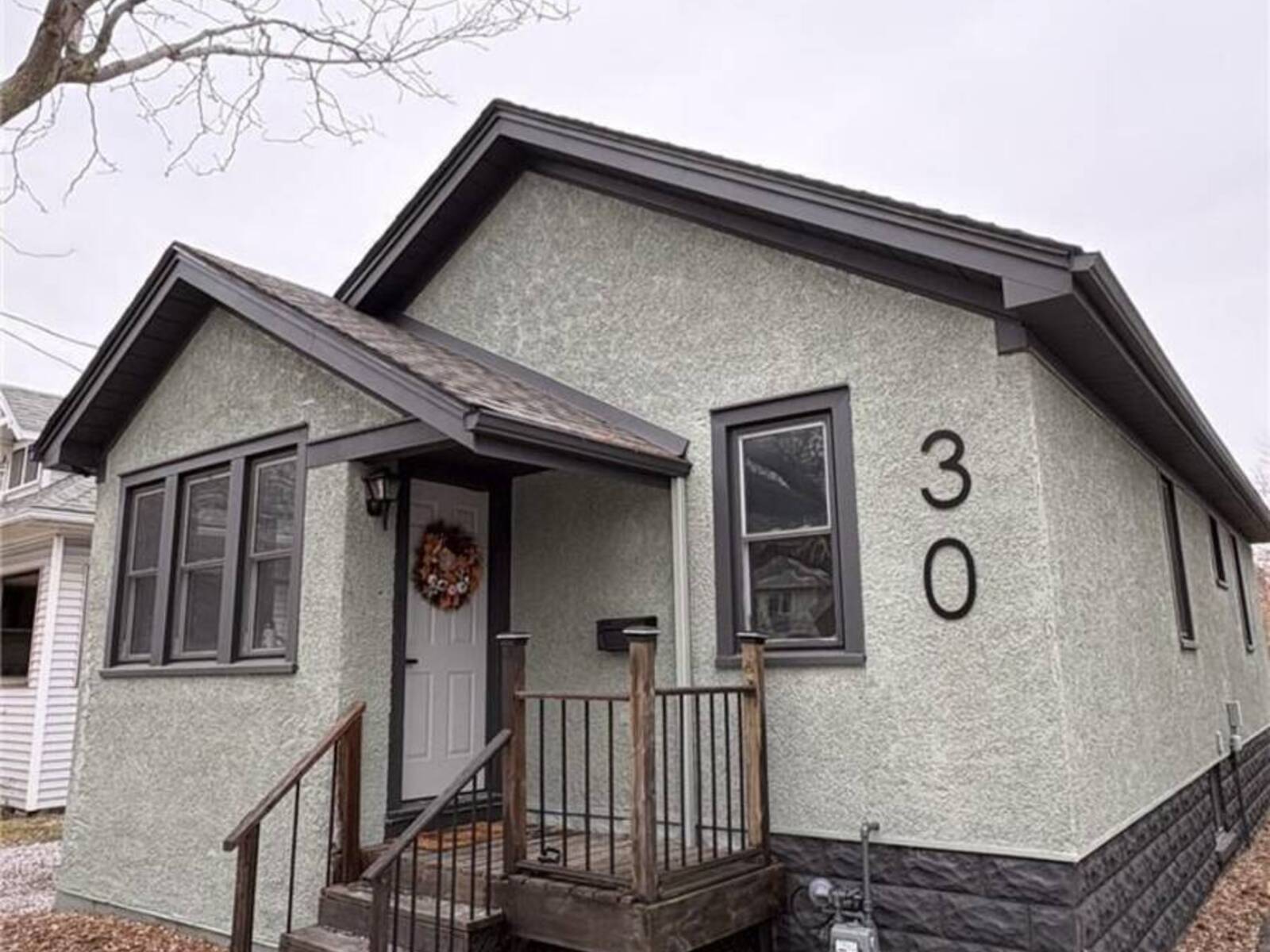 30 EASTCHESTER AVENUE, St. Catharines, Ontario L2P 2V6