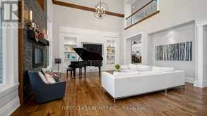 38 MAPLE GROVE AVENUE | Richmond Hill Ontario | Slide Image Eight