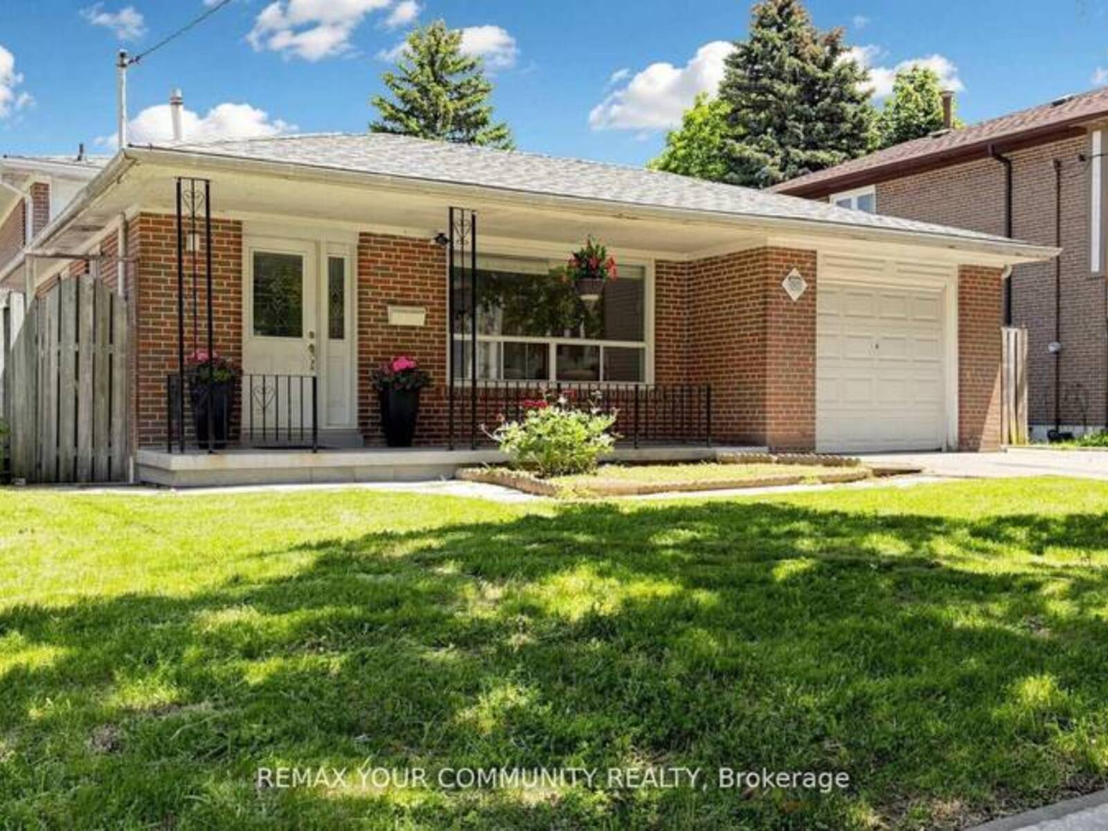 23 LESGAY CRESCENT, Toronto, Ontario M2J 2H9