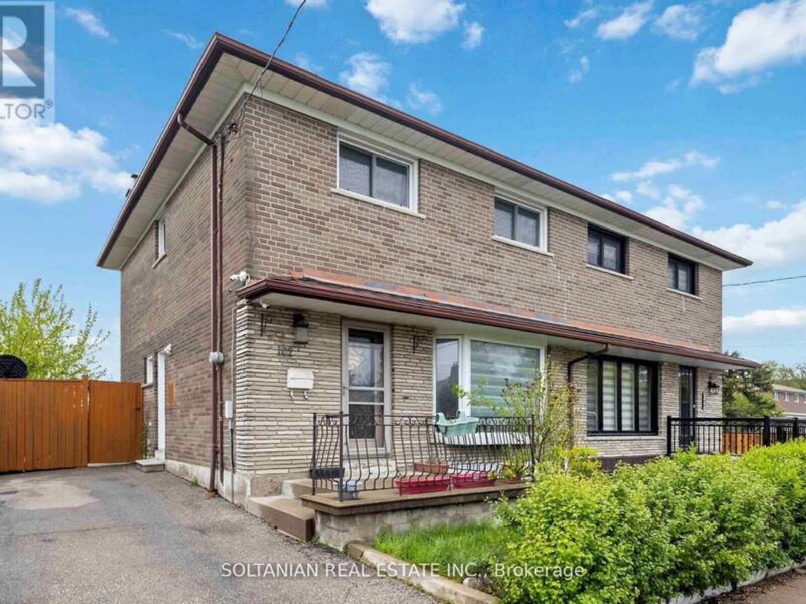 102 ELNATHAN CRESCENT, Toronto, Ontario M9L 2G1