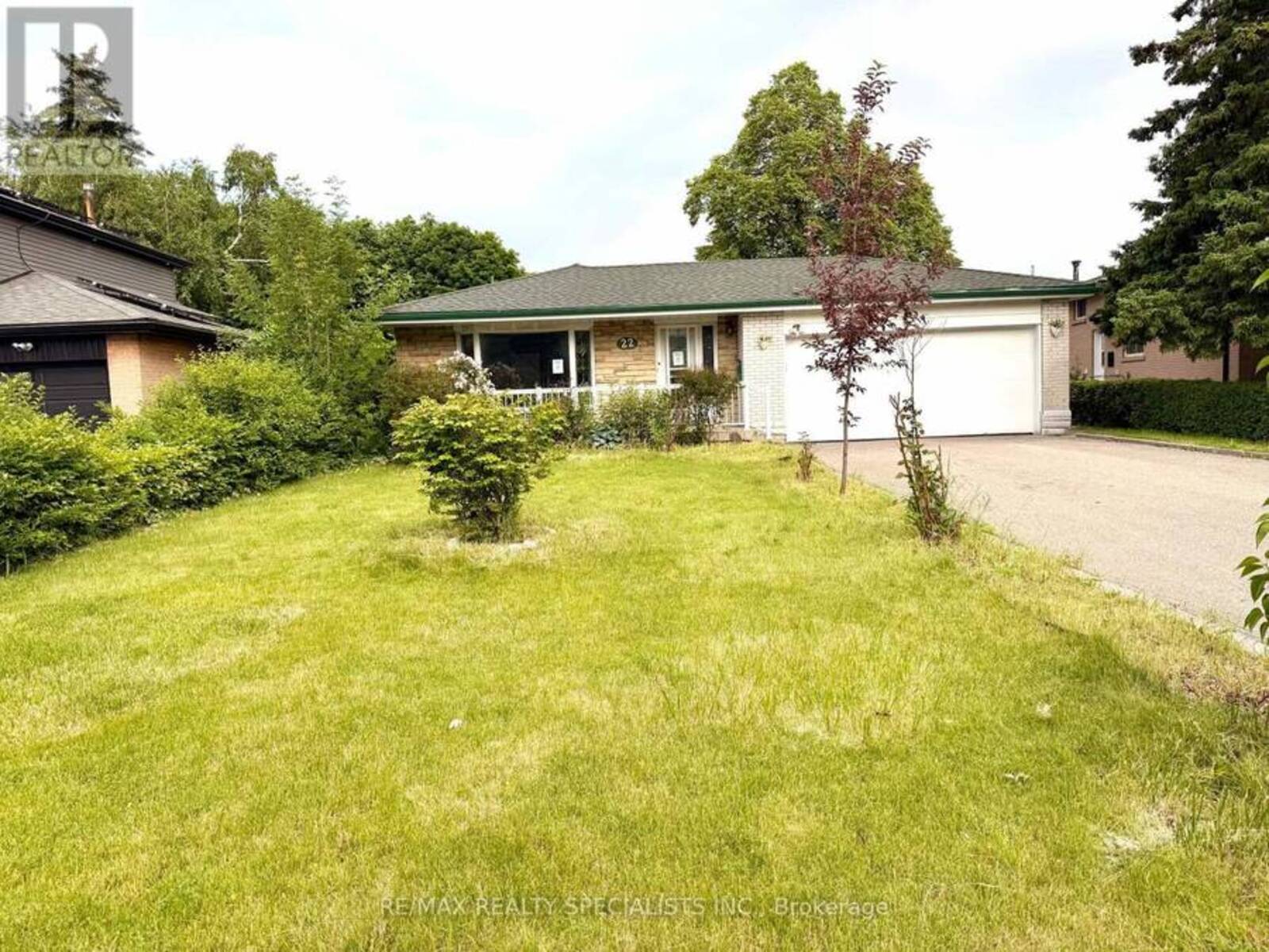 22 BEECHWOOD CRESCENT, Brampton, Ontario L6T 1Y1