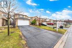 32 DAFOE CRESCENT | Brampton Ontario | Slide Image Three