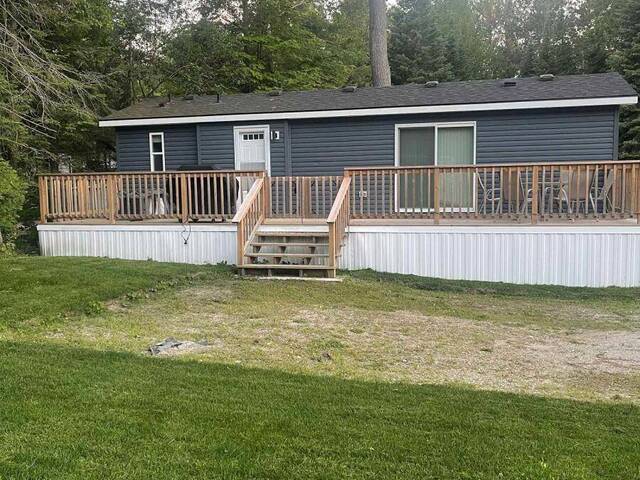 I - 85 THEME PARK DRIVE Wasaga Beach Ontario, L9Z 1X7 - 3 Bedrooms Home For Sale
