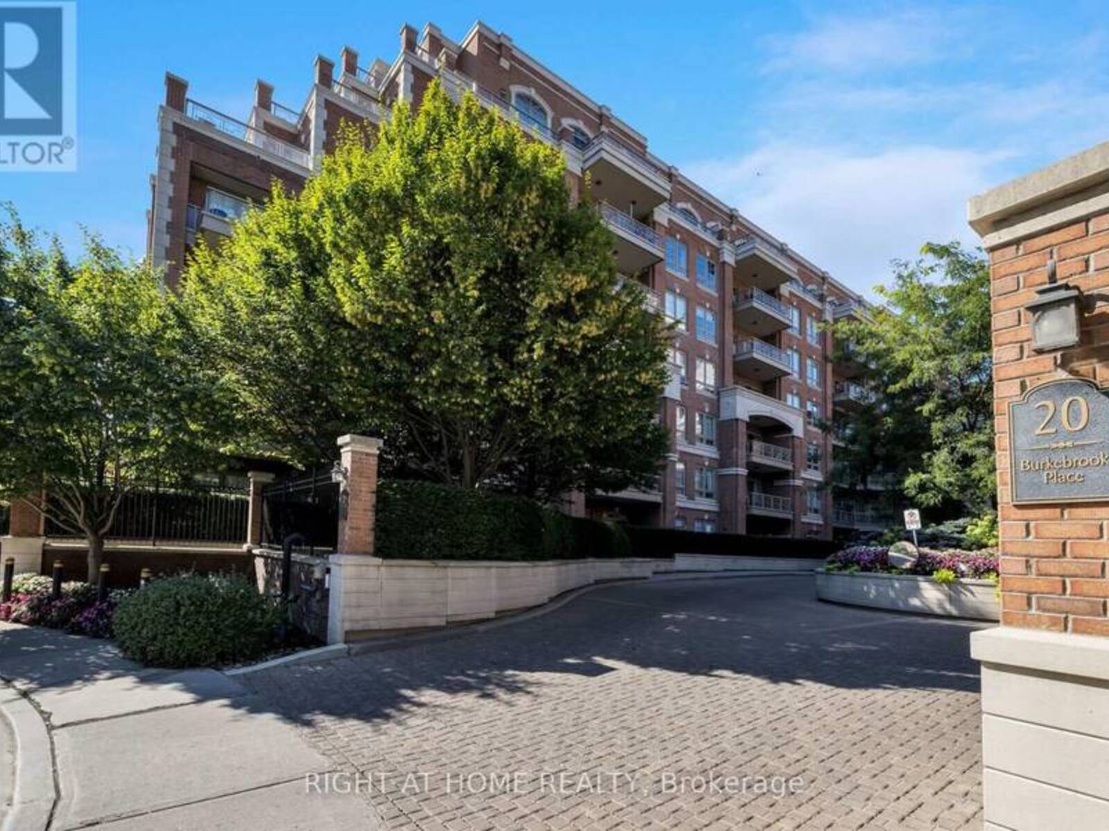 306 - 20 BURKEBROOK PLACE, Toronto, Ontario M4G 0A1