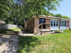 43 NEWBURY DRIVE Newmarket Ontario, L3Y 4P9