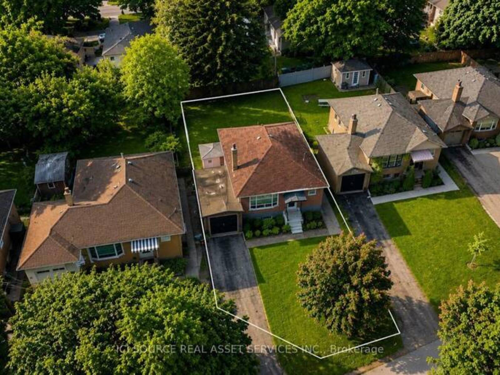 100 BALLACAINE DRIVE, Toronto, Ontario M8Y 4B8