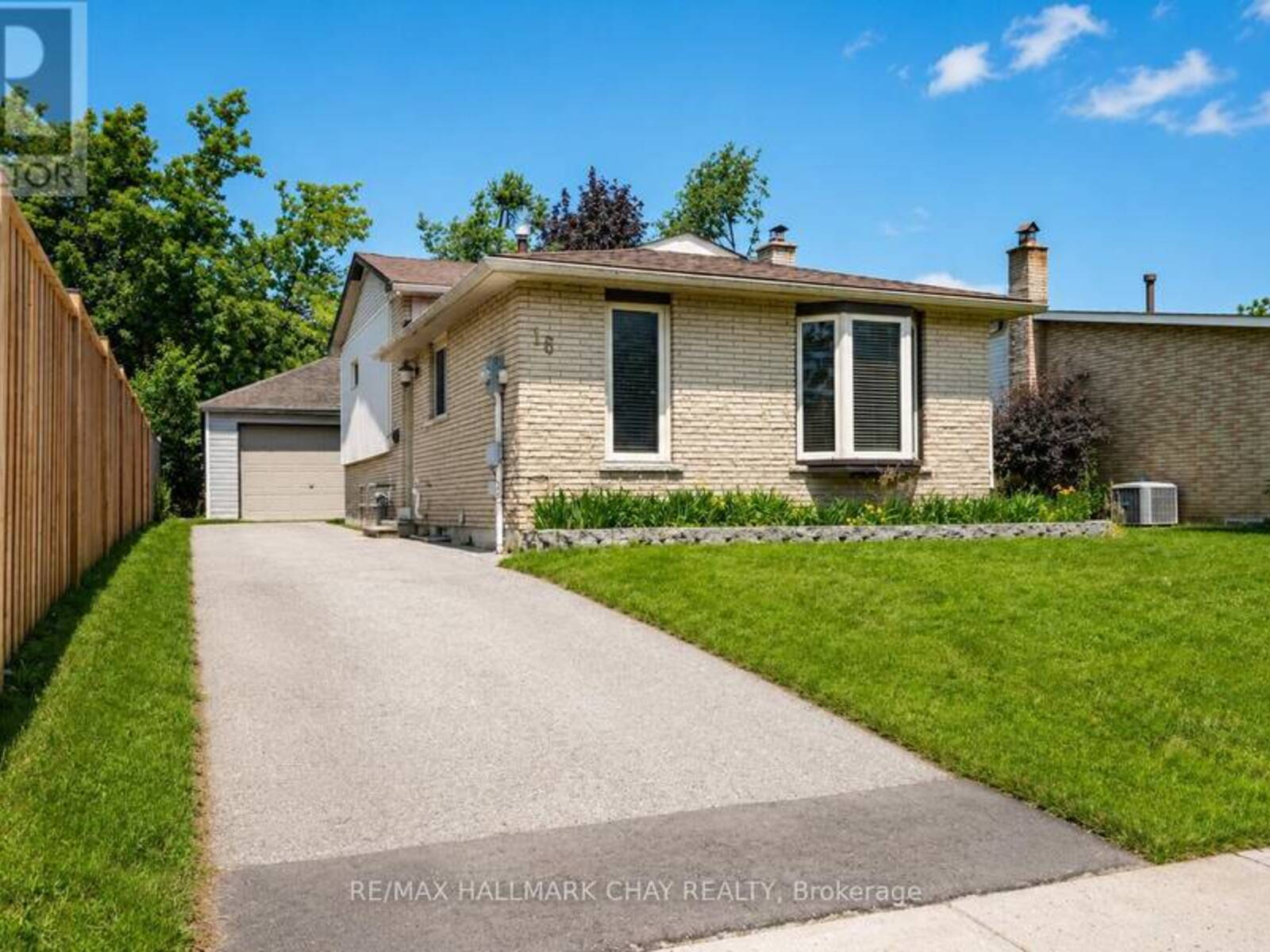 16 AUSTEN LANE, Barrie, Ontario L4N 4V1