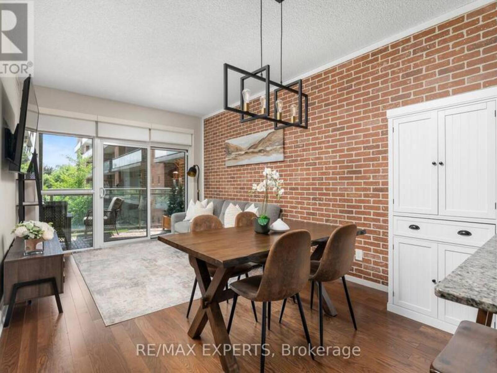 301 - 281 WOODBRIDGE AVENUE, Vaughan, Ontario L4L 0C6