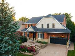 8 CYRIL RICHARDSON COURT Uxbridge Ontario, L9P 2A8