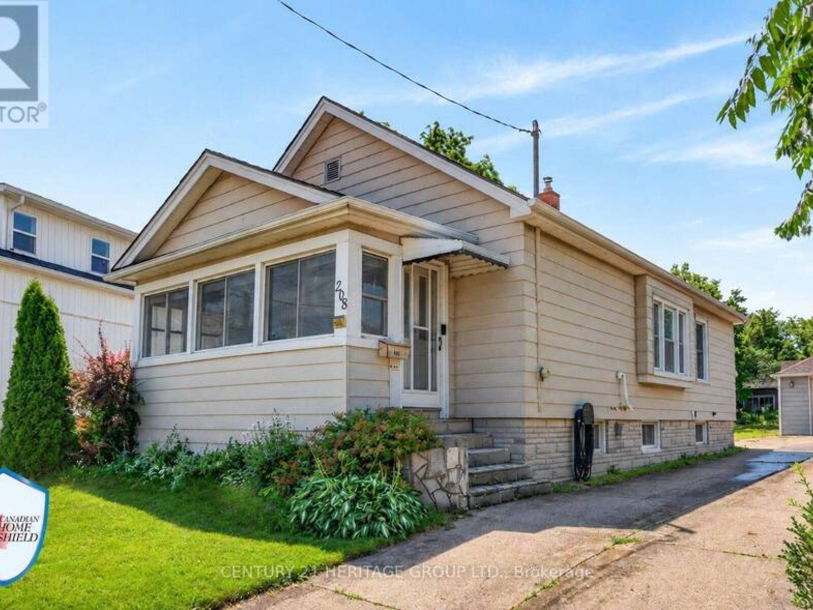 208 CARLTON STREET, St. Catharines, Ontario L2R 1S6