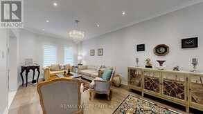 31 MULHOLLAND DRIVE | Vaughan Ontario | Slide Image Five
