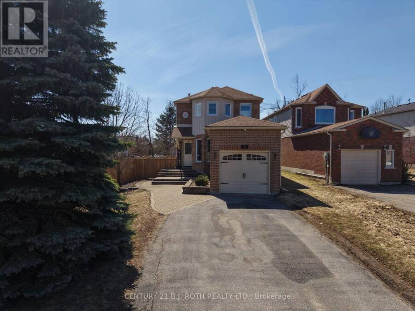 9 LAIDLAW DRIVE N, Barrie, Ontario L4N 7S1