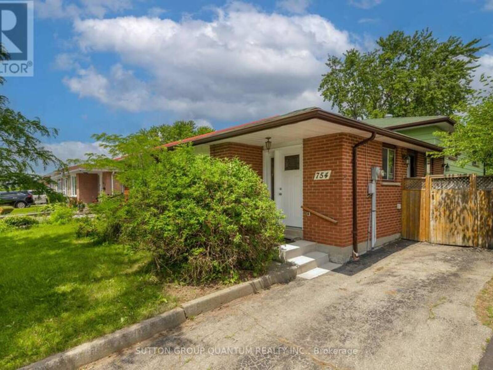 754 EAGLEMOUNT CRESCENT, Mississauga, Ontario L5C 1N9