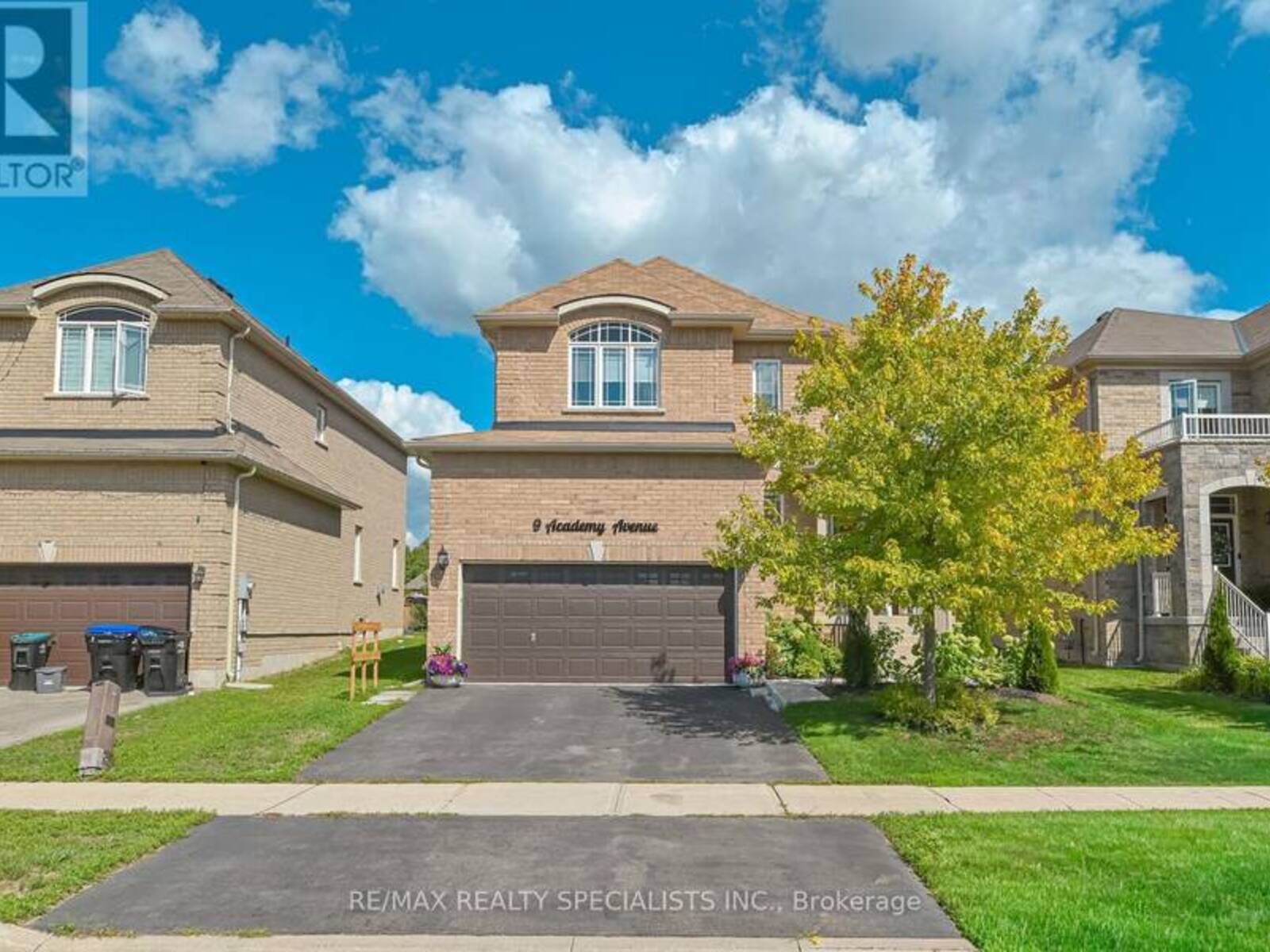 9 ACADEMY AVENUE, Wasaga Beach, Ontario L9Z 1J4