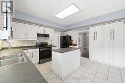 15 TREEGROVE CIRCLE | Aurora Ontario | Slide Image Ten