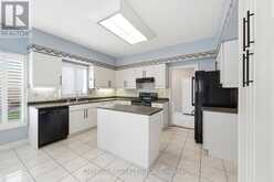 15 TREEGROVE CIRCLE | Aurora Ontario | Slide Image Twelve