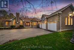 15 TREEGROVE CIRCLE | Aurora Ontario | Slide Image One