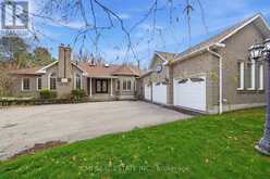 15 TREEGROVE CIRCLE | Aurora Ontario | Slide Image Two